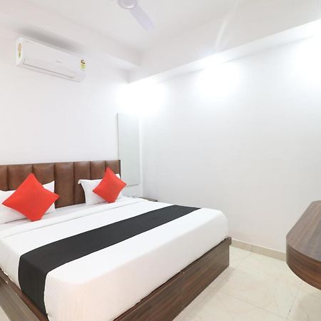 Hotel King Plaza Nuova Delhi Esterno foto