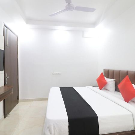 Hotel King Plaza Nuova Delhi Esterno foto