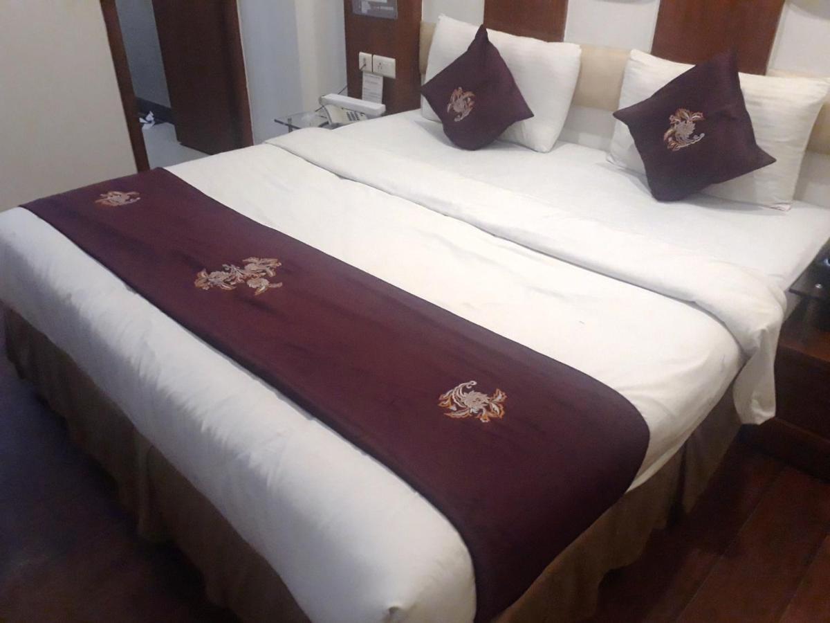 Hotel King Plaza Nuova Delhi Esterno foto