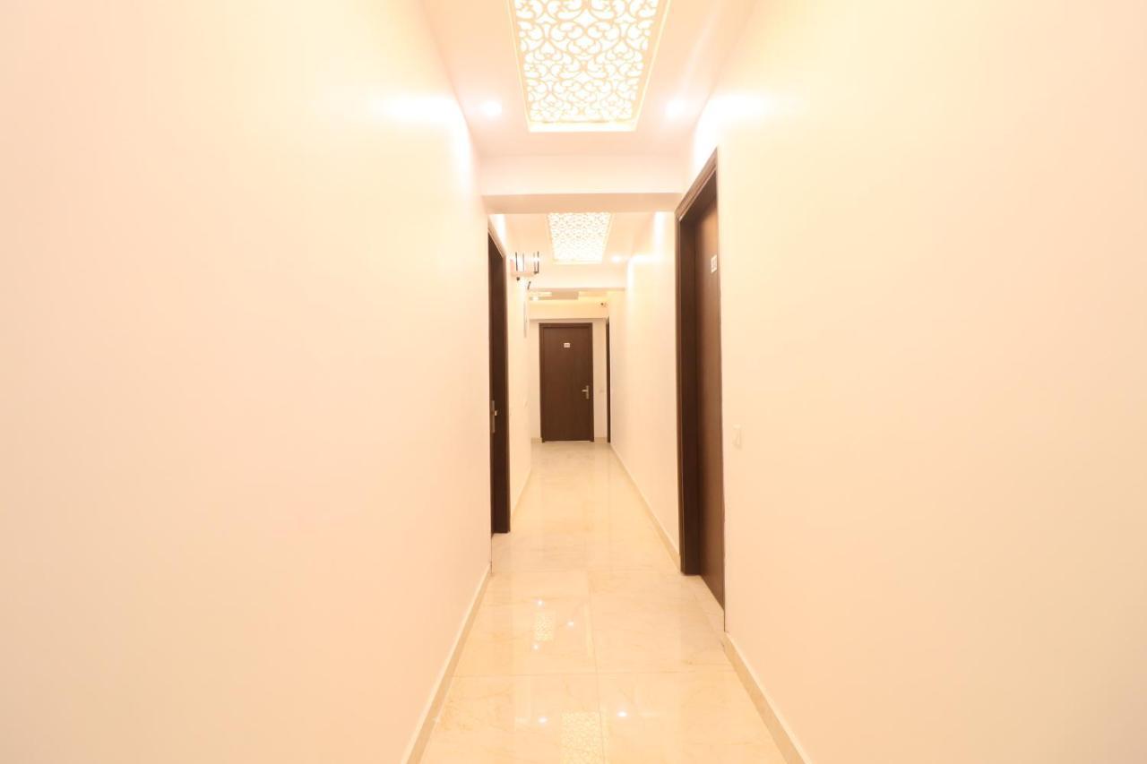 Hotel King Plaza Nuova Delhi Esterno foto