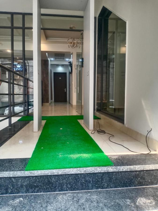 Hotel King Plaza Nuova Delhi Esterno foto