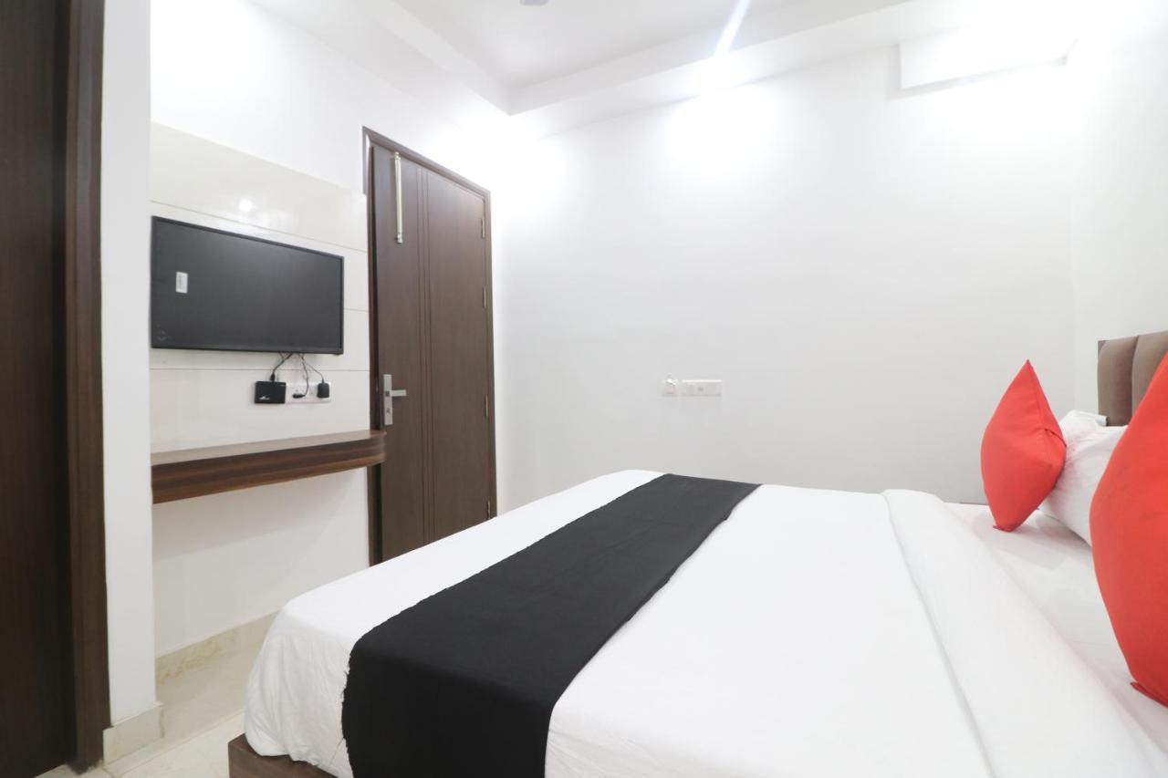 Hotel King Plaza Nuova Delhi Esterno foto