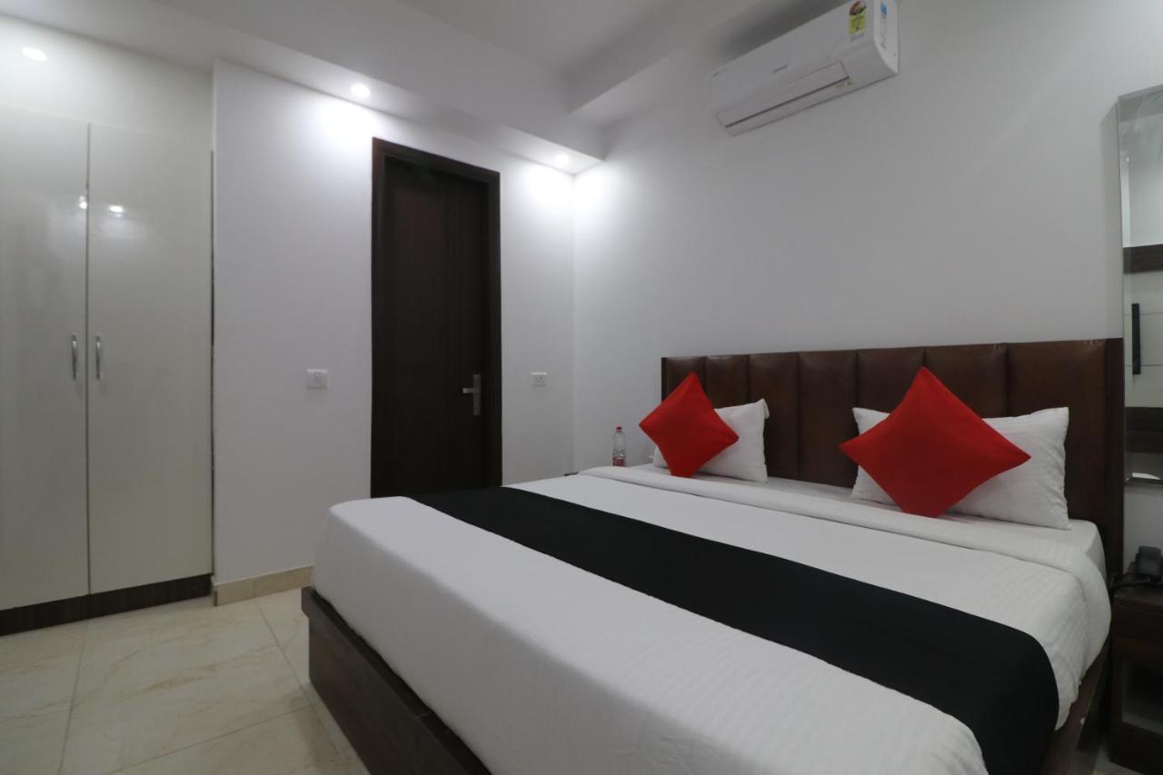 Hotel King Plaza Nuova Delhi Esterno foto
