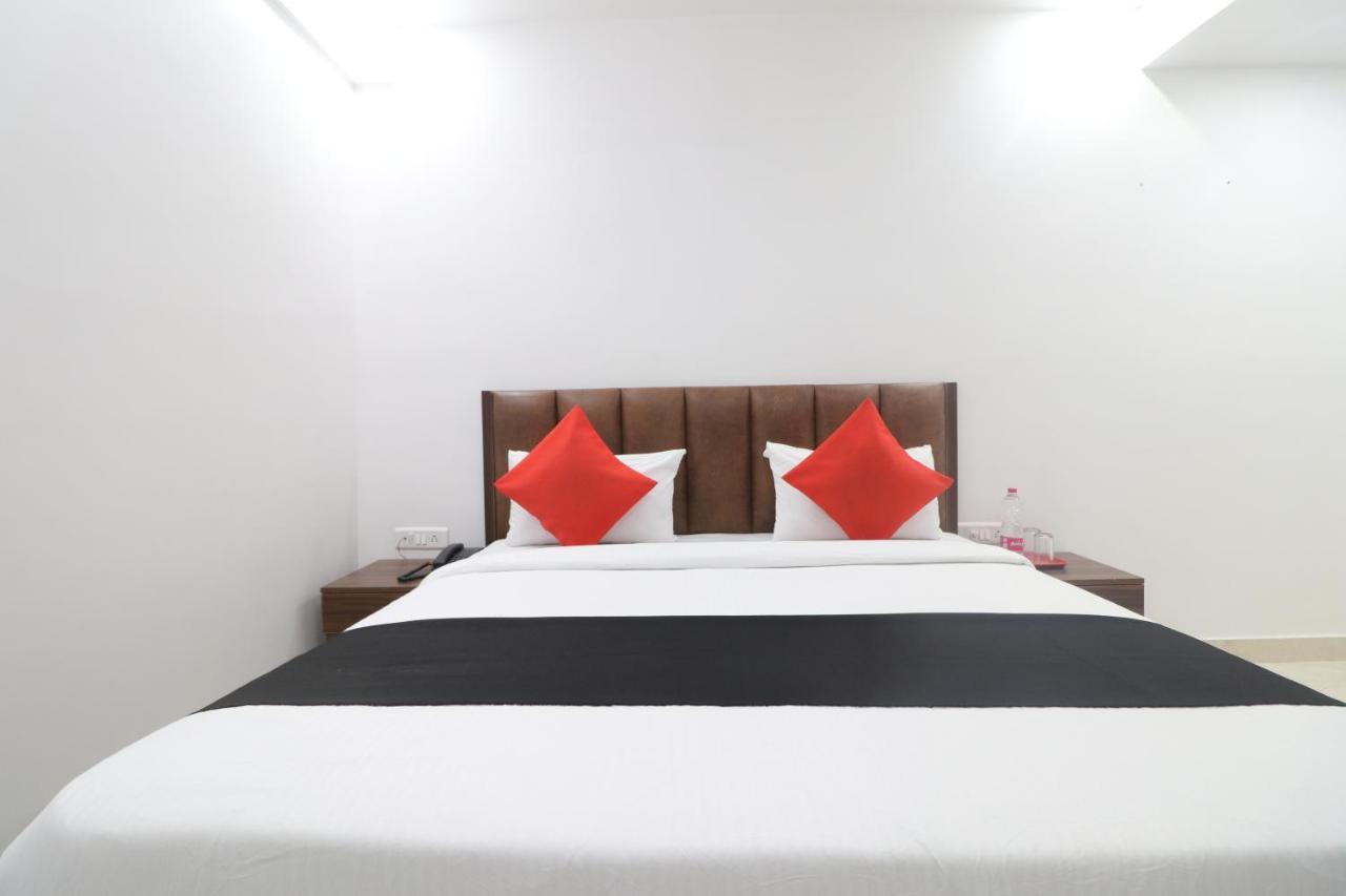 Hotel King Plaza Nuova Delhi Esterno foto