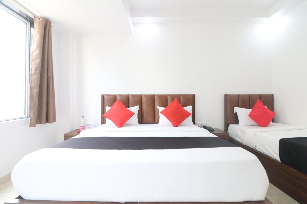 Hotel King Plaza Nuova Delhi Esterno foto