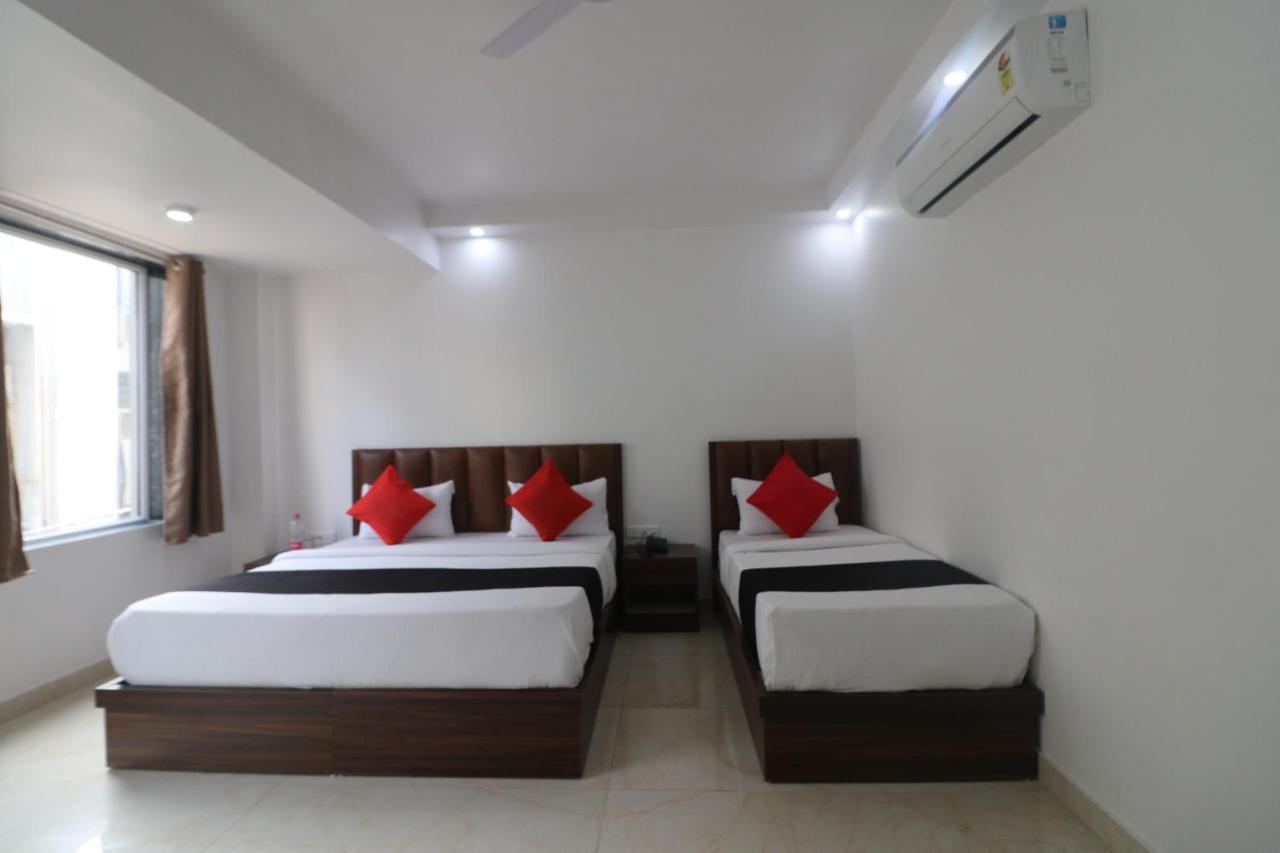 Hotel King Plaza Nuova Delhi Esterno foto