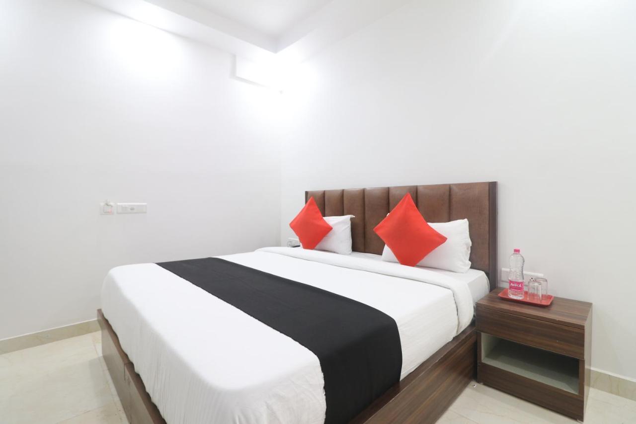 Hotel King Plaza Nuova Delhi Esterno foto